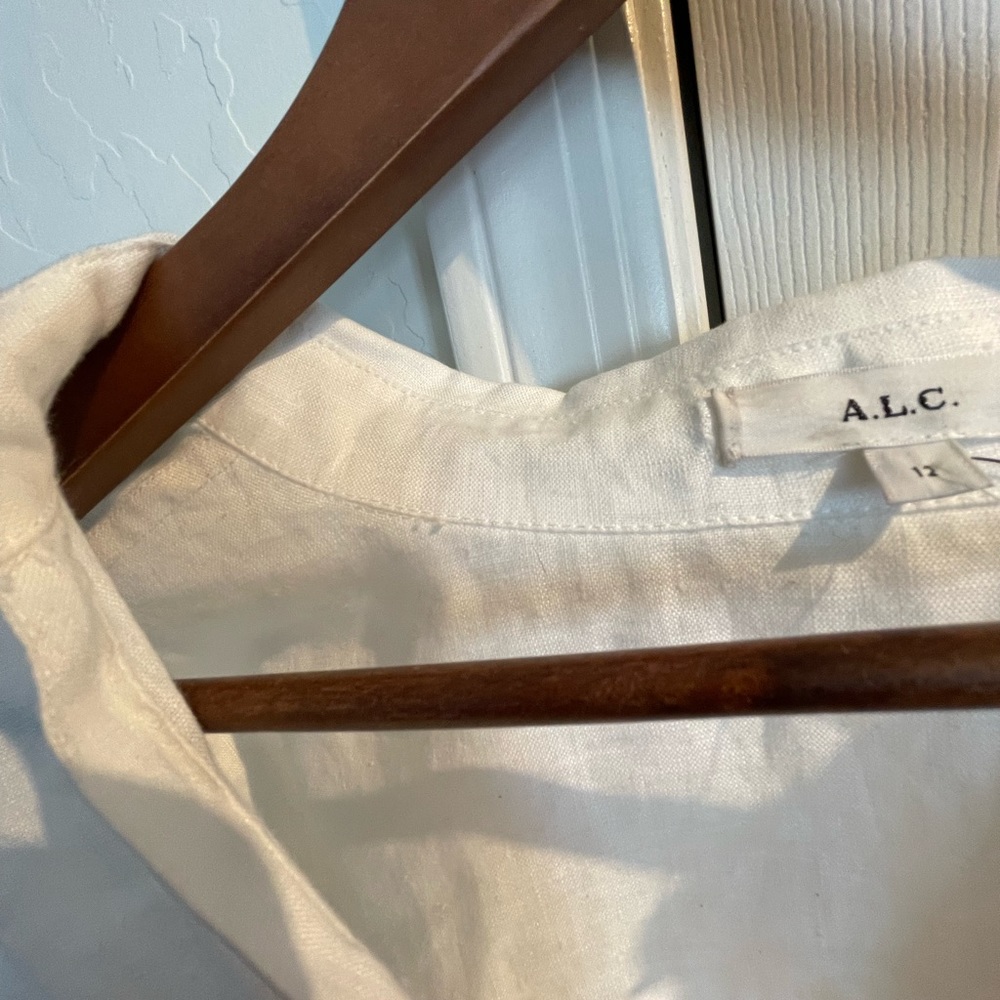 A.L.C. Sexy Ivory linen Mason front twist top w/eyelet sleeves. Size runs small! - Picture 9 of 16